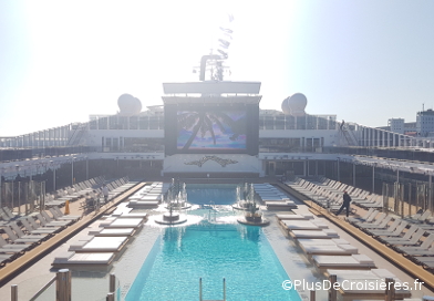 Piscine extérieure du MSC Grandiosa