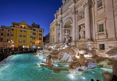 Fontaine de Trevi de nuit, Rome, Italie
